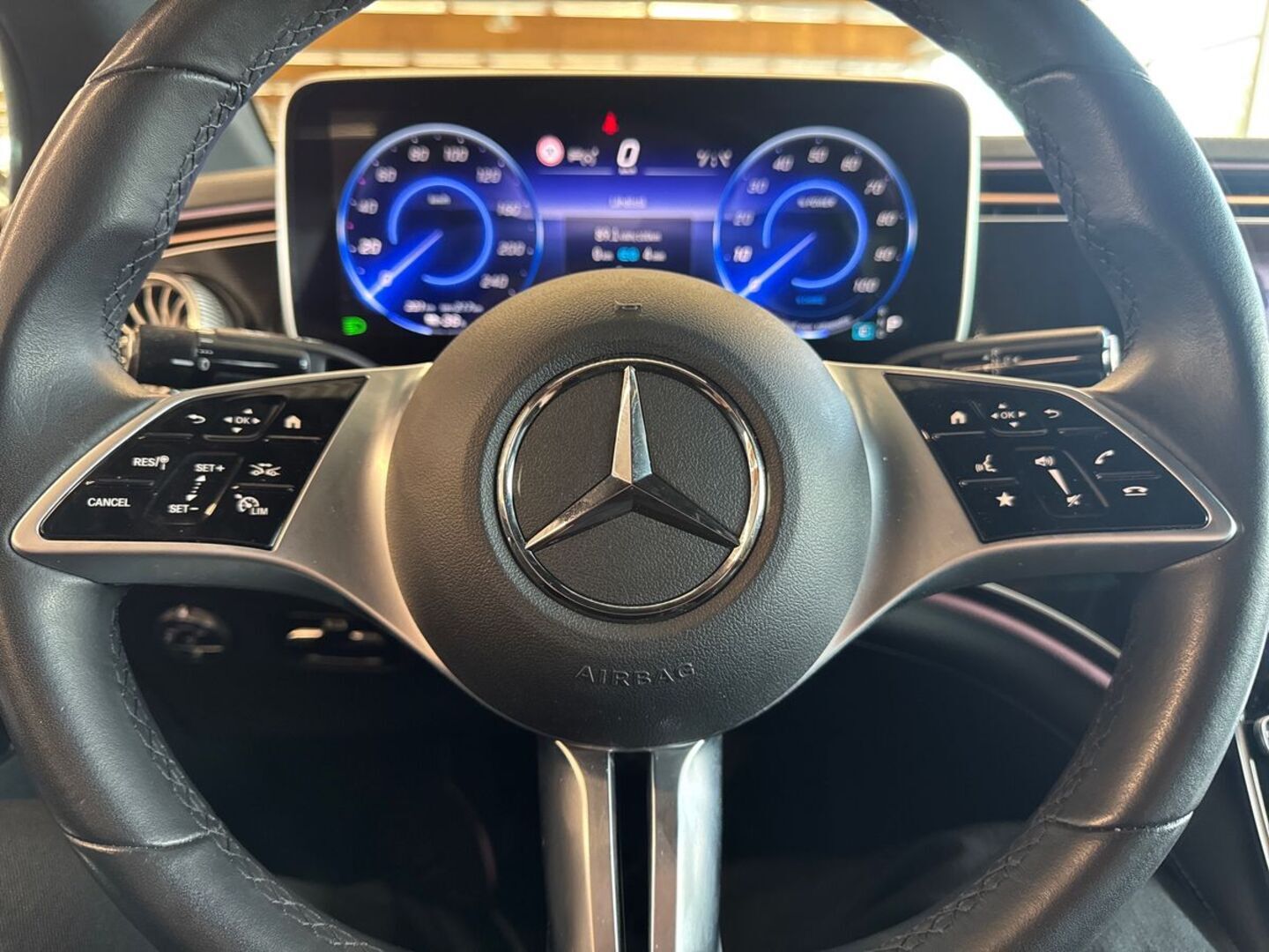 MERCEDES-BENZ EQE 2023