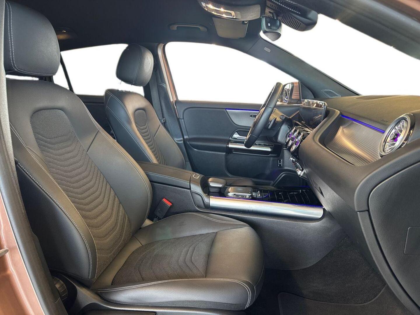 MERCEDES-BENZ EQA 2024