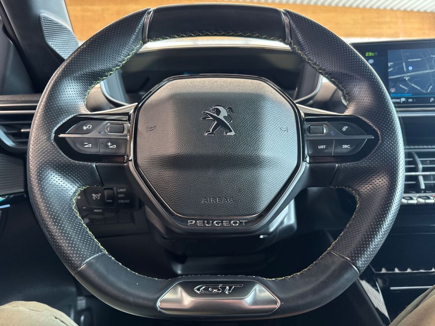PEUGEOT e-208 2021