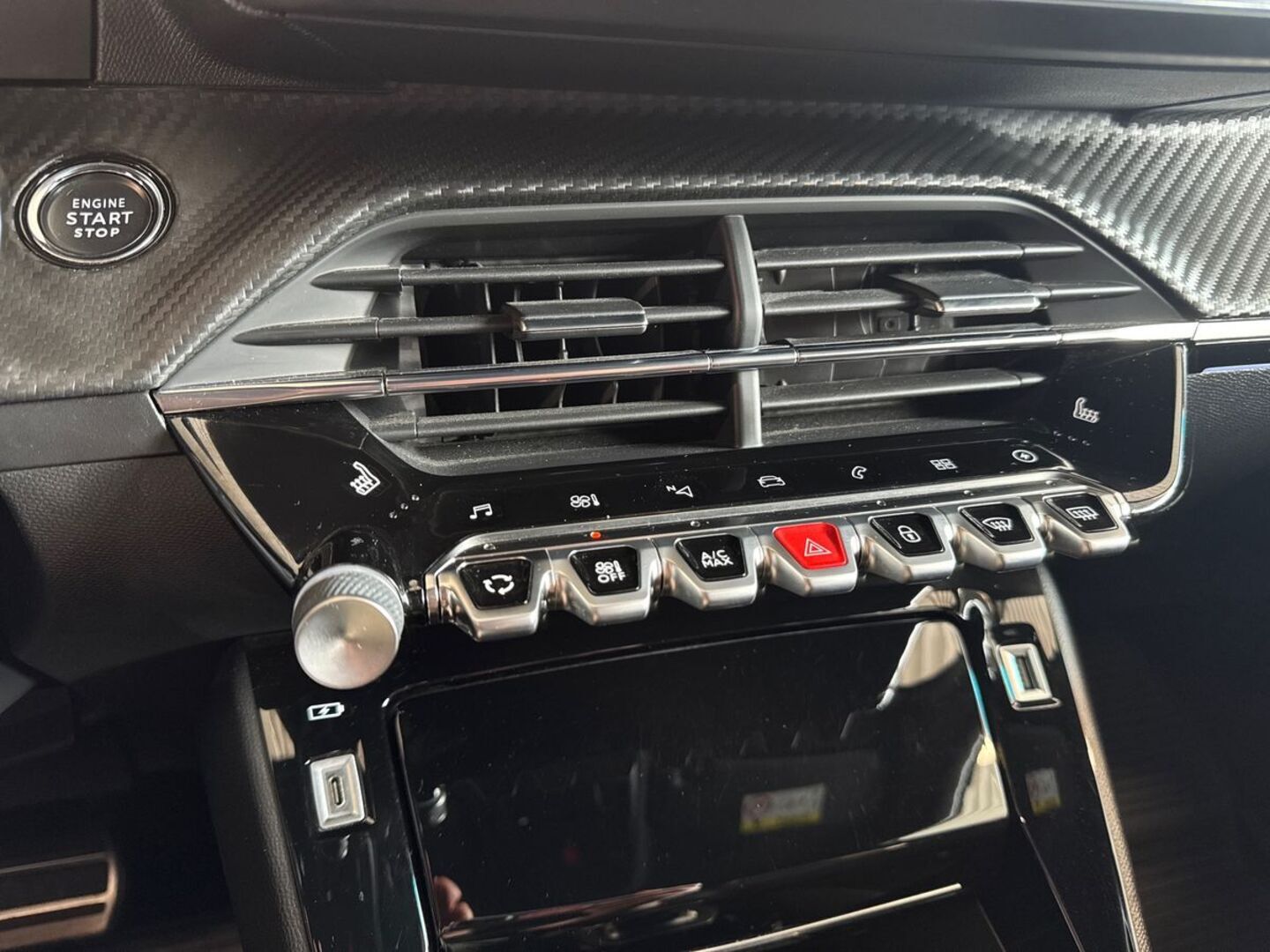 PEUGEOT e-208 2021