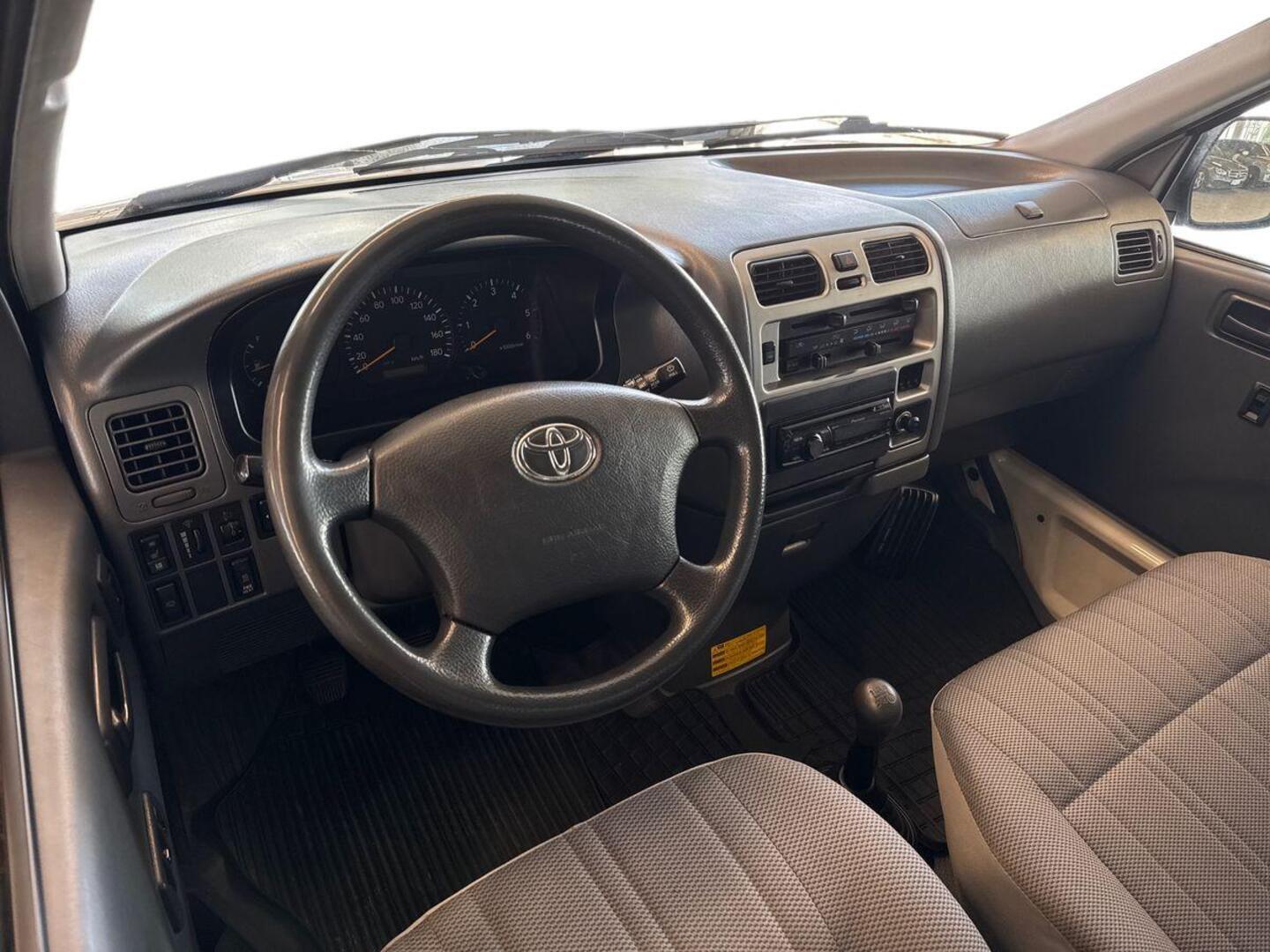 TOYOTA Hiace 2008