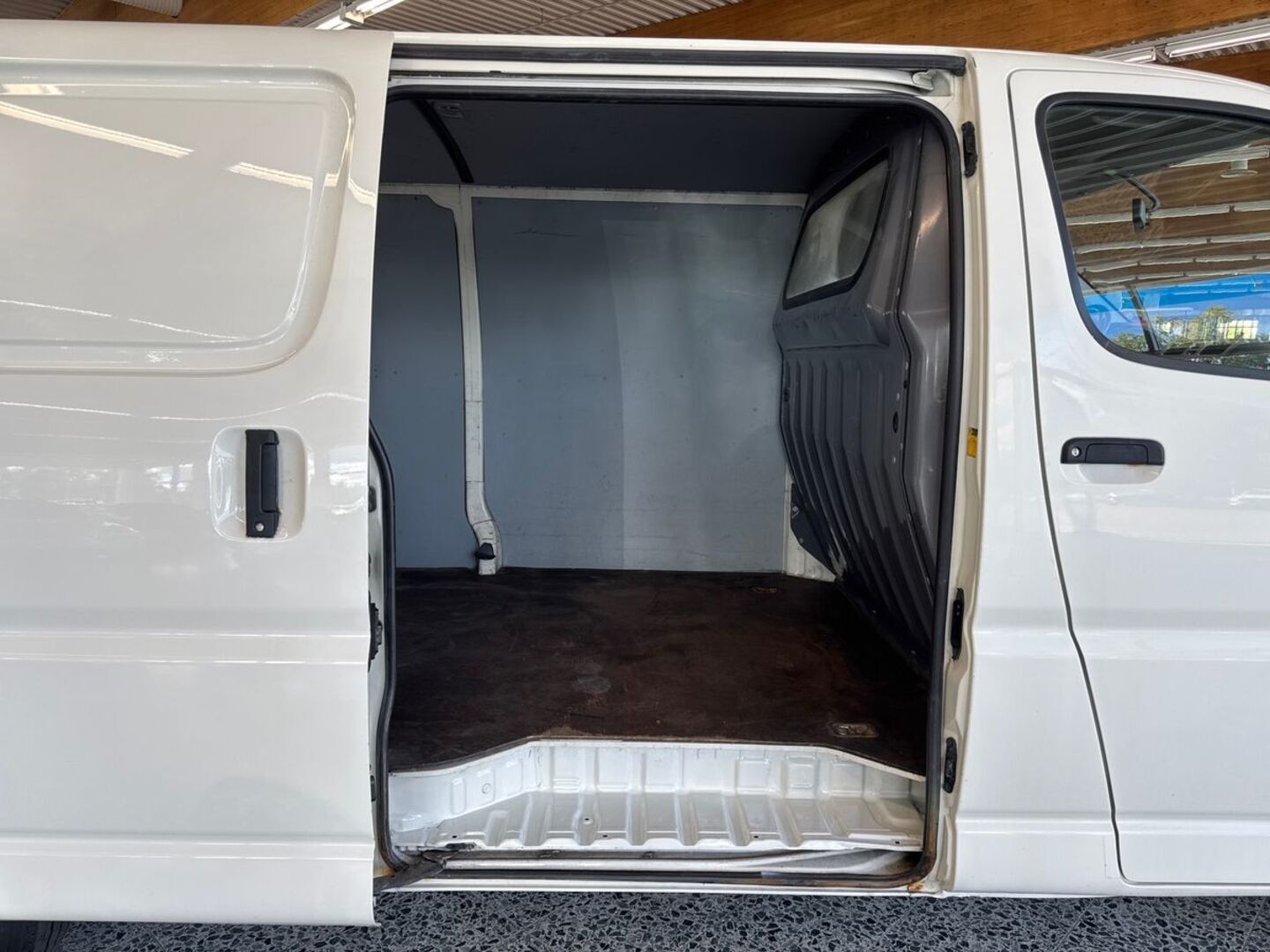 TOYOTA Hiace 2008