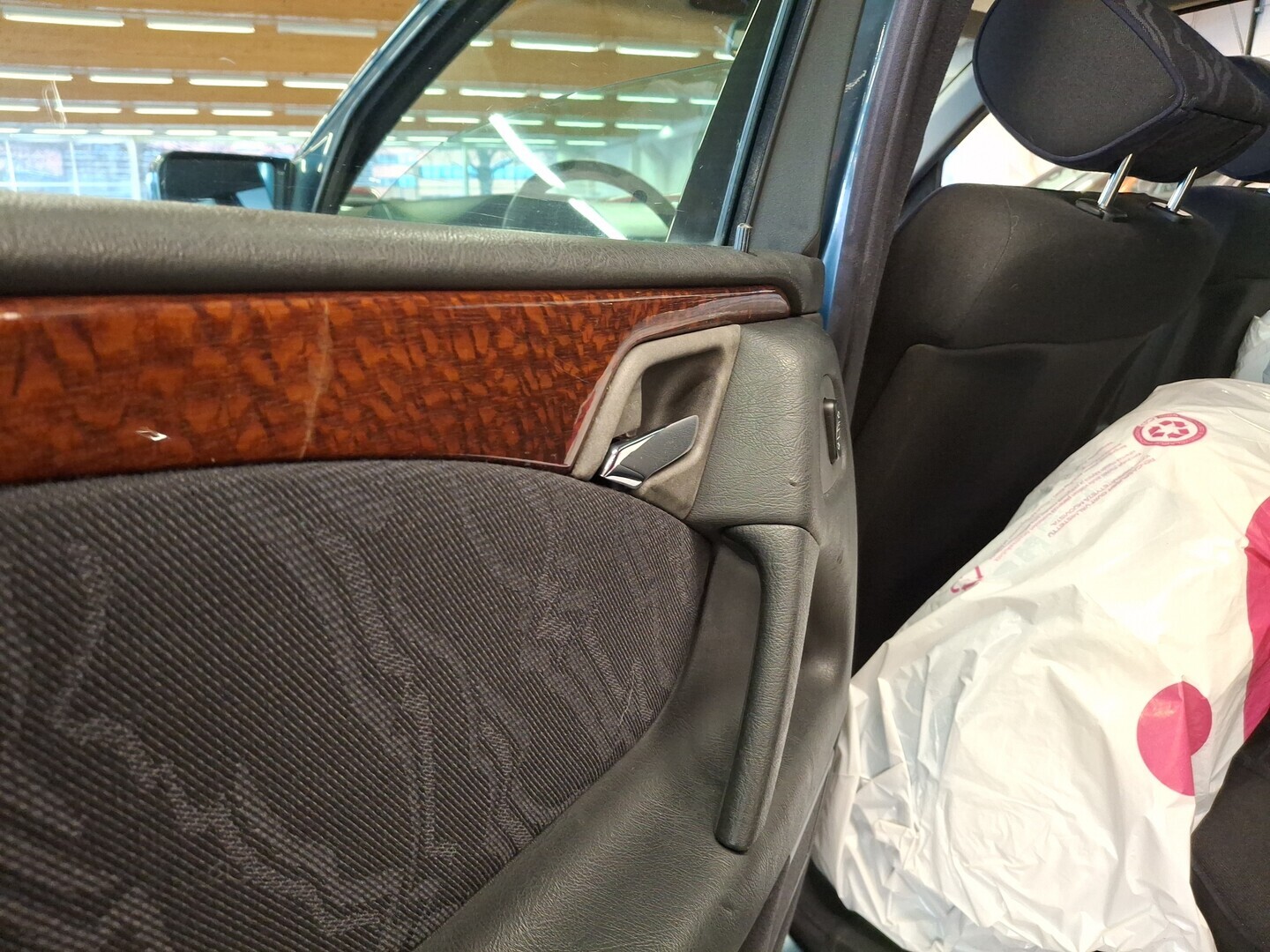 MERCEDES-BENZ E 1999