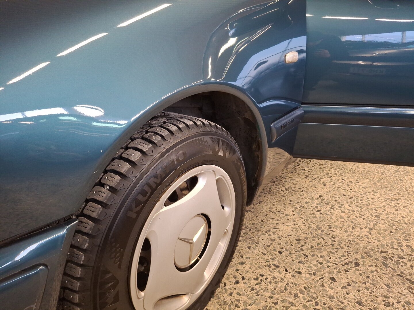 MERCEDES-BENZ E 1999