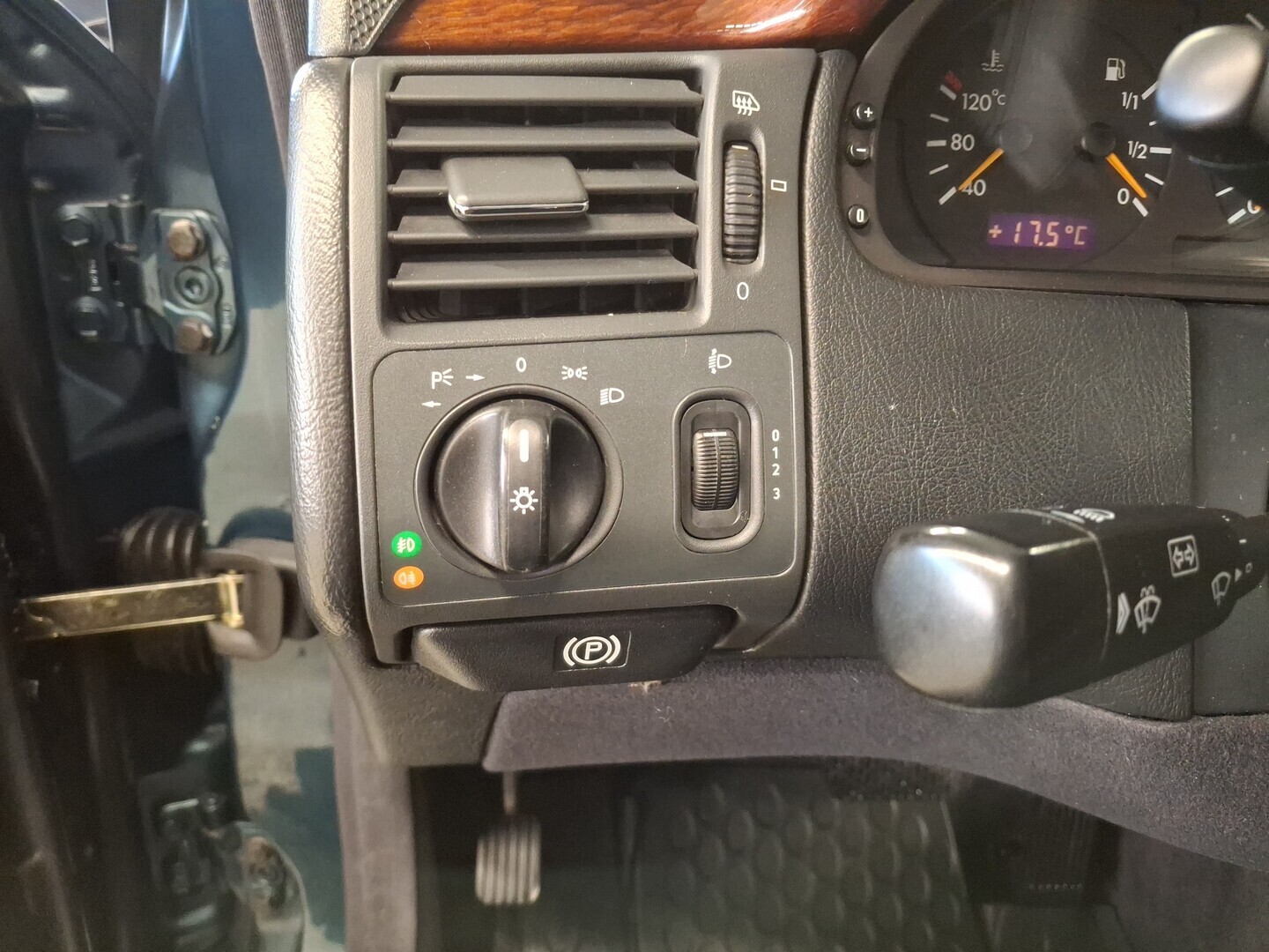 MERCEDES-BENZ E 1999