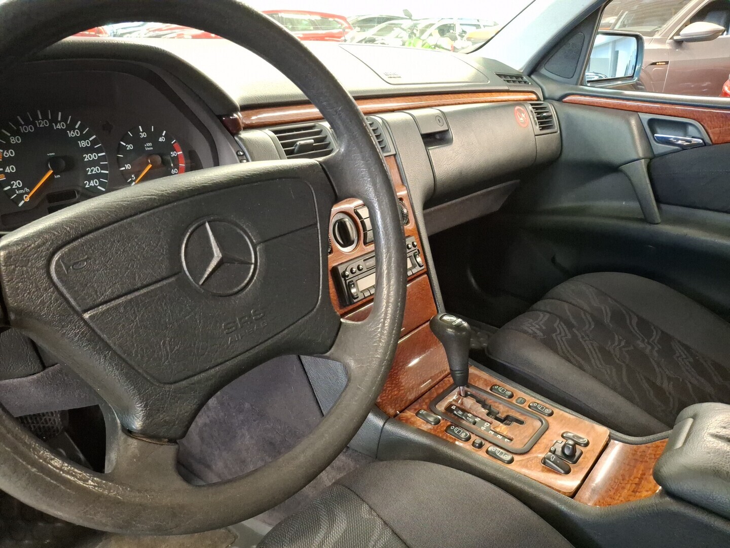 MERCEDES-BENZ E 1999