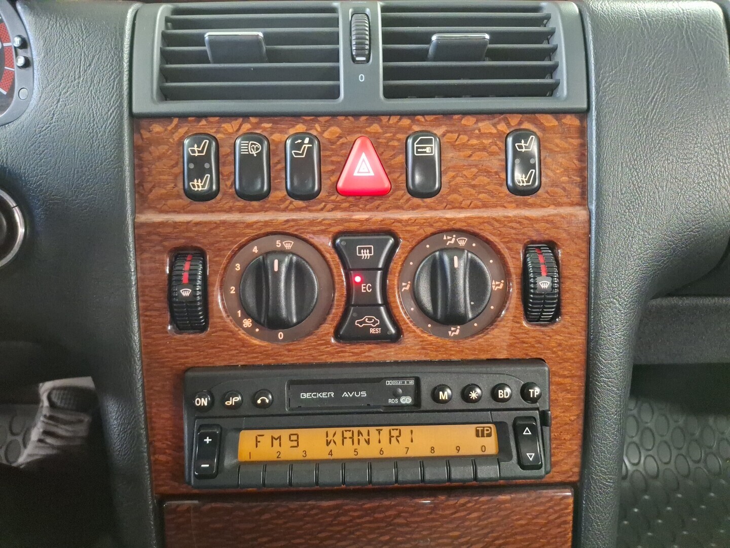 MERCEDES-BENZ E 1999