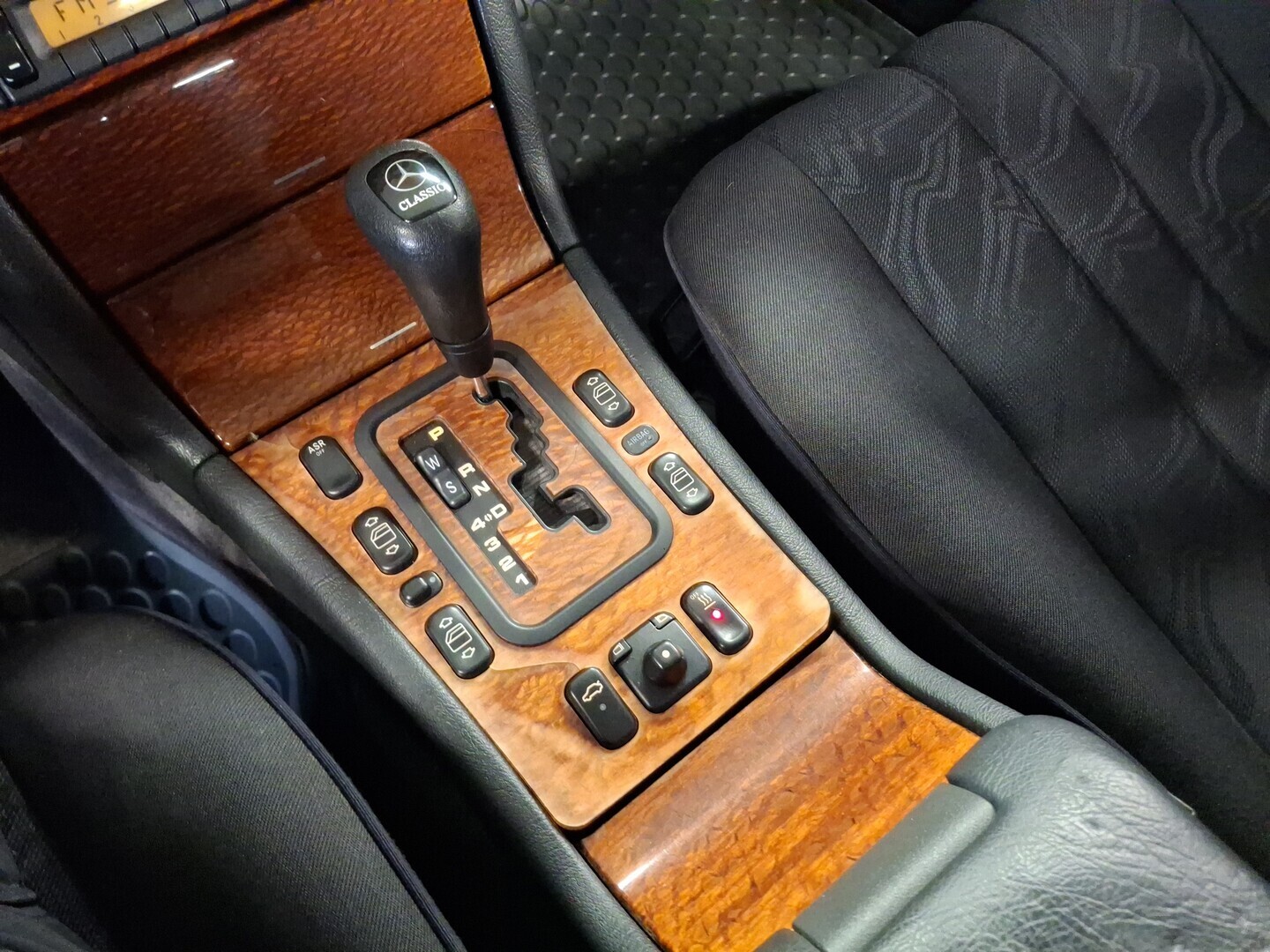 MERCEDES-BENZ E 1999