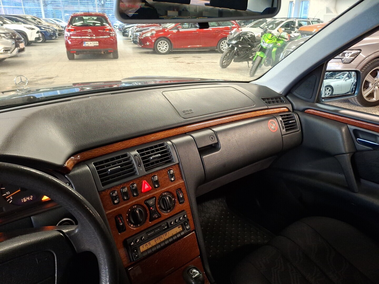 MERCEDES-BENZ E 1999