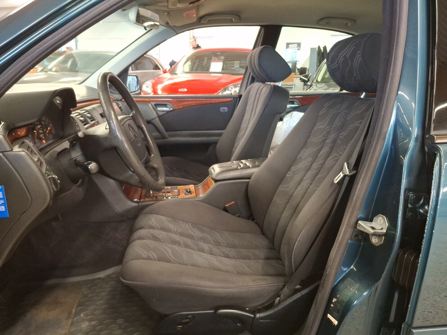 MERCEDES-BENZ E 1999