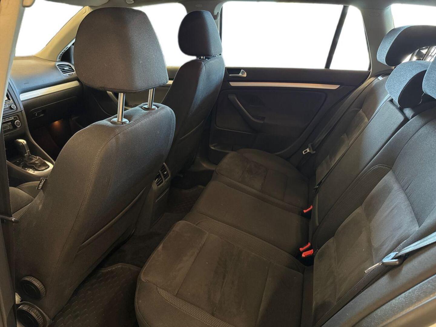VOLKSWAGEN Golf 2012