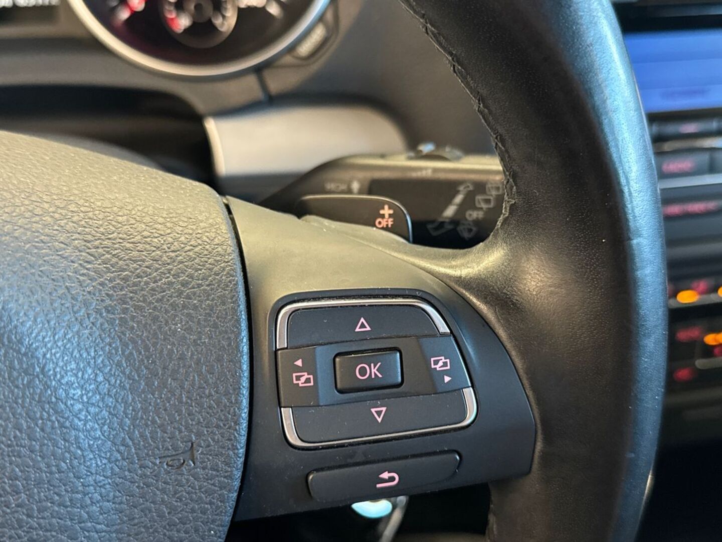 VOLKSWAGEN Golf 2012