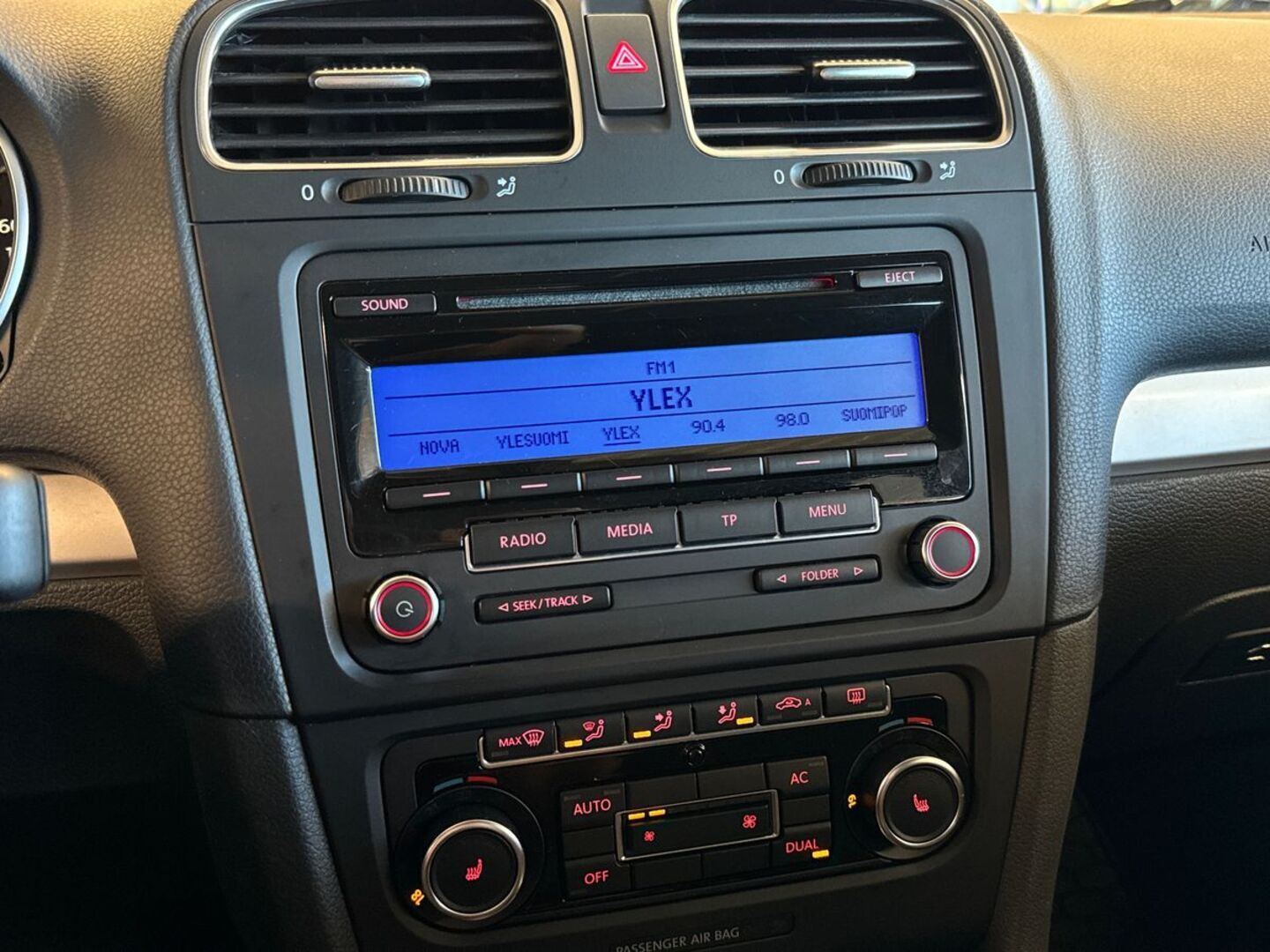 VOLKSWAGEN Golf 2012