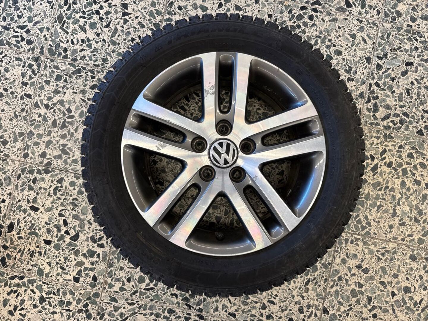 VOLKSWAGEN Golf 2012