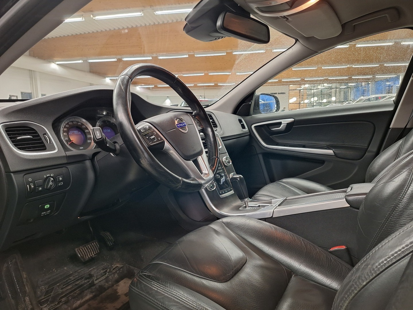 VOLVO V60 2011