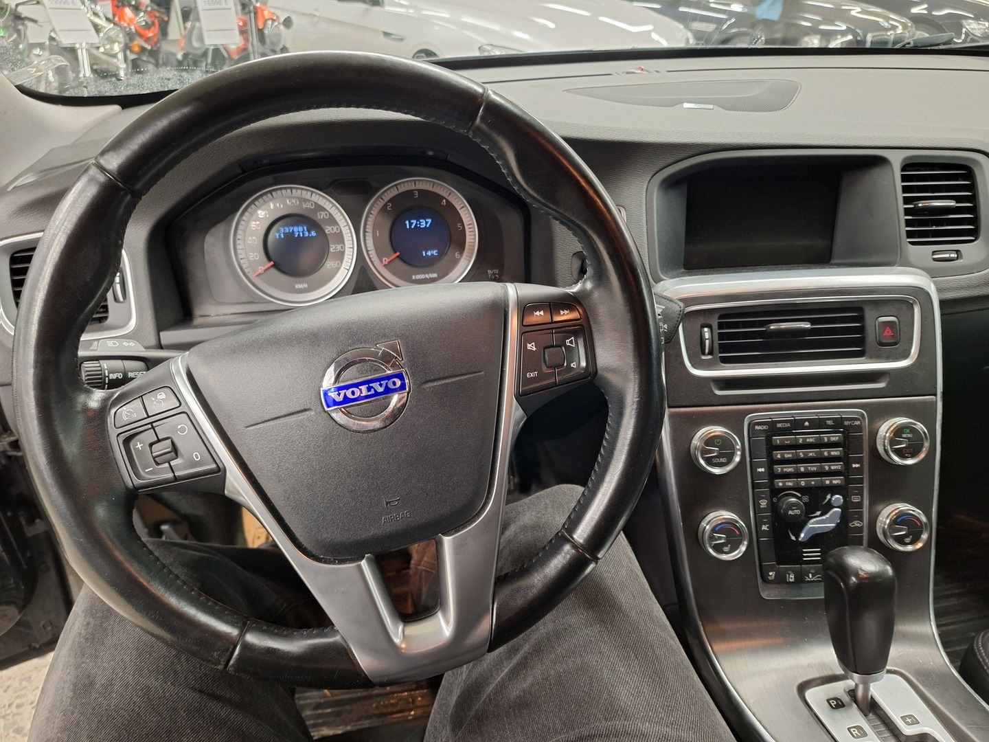 VOLVO V60 2011