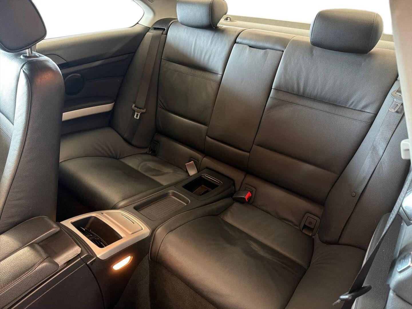 BMW 320 2009