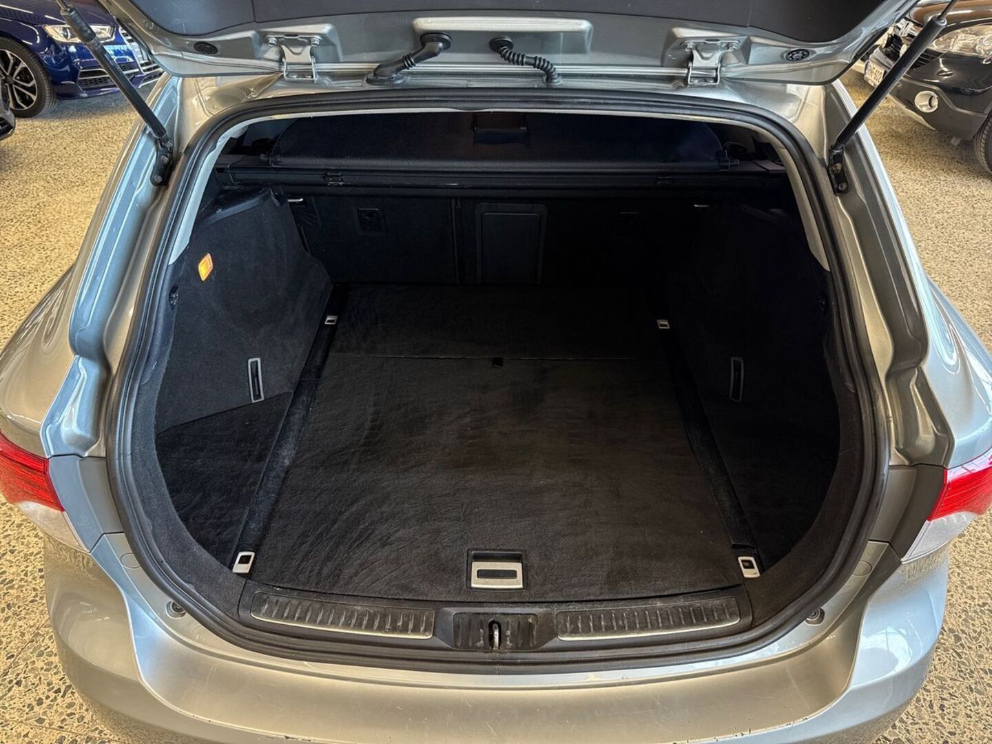 TOYOTA Avensis 2012