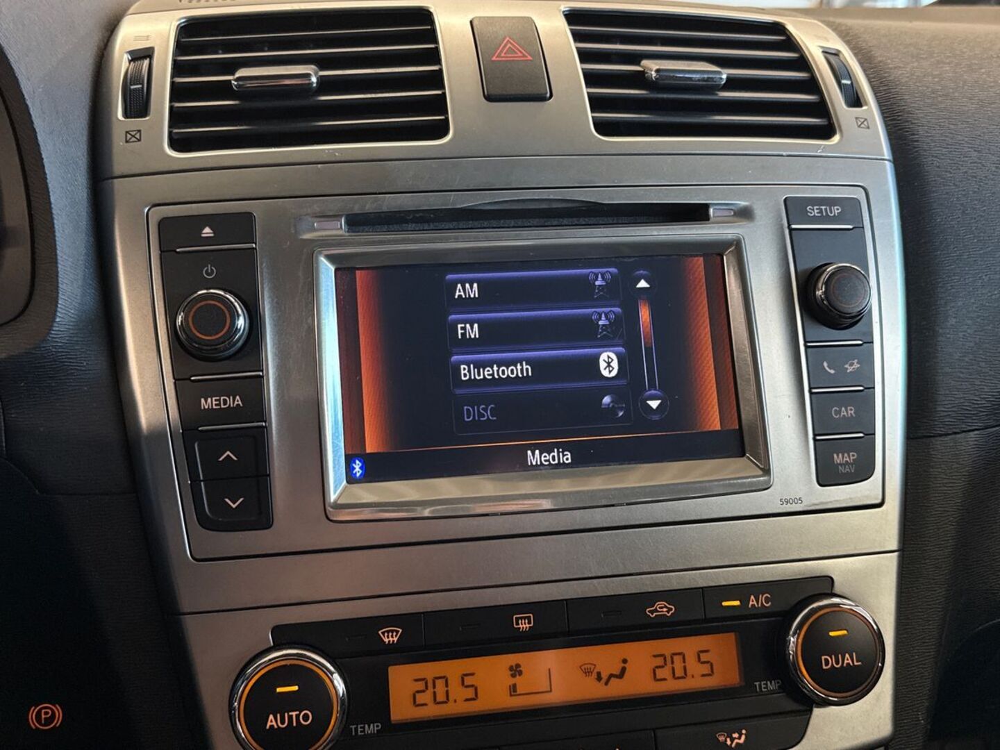 TOYOTA Avensis 2012