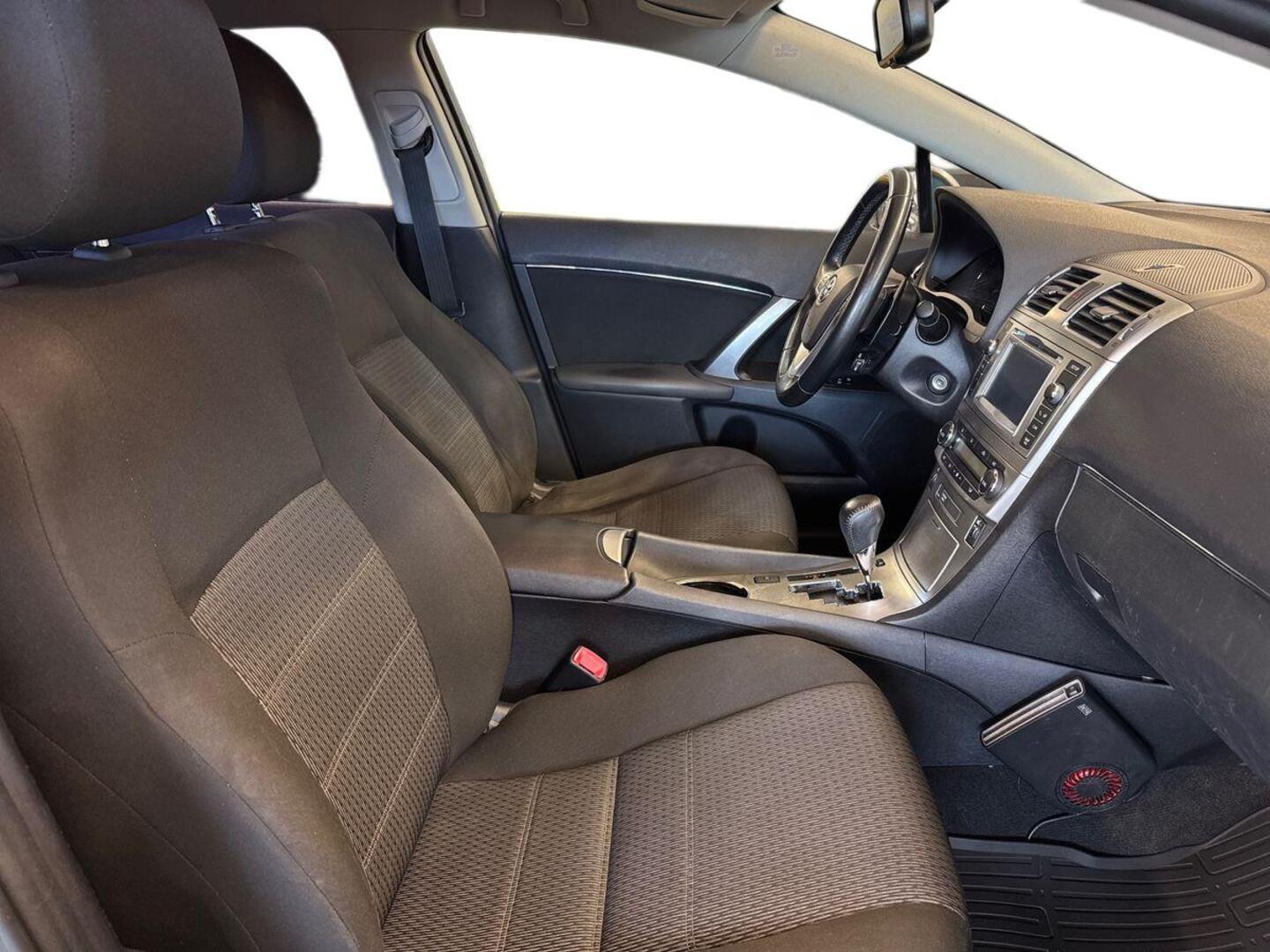TOYOTA Avensis 2012