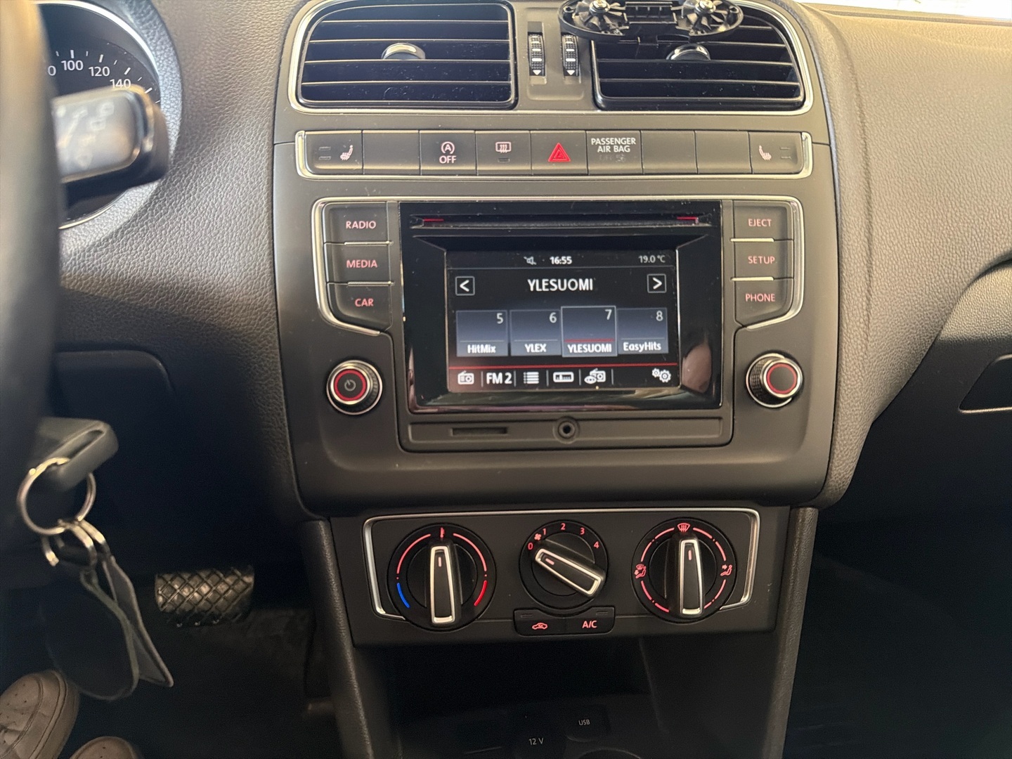 VOLKSWAGEN Polo 2014