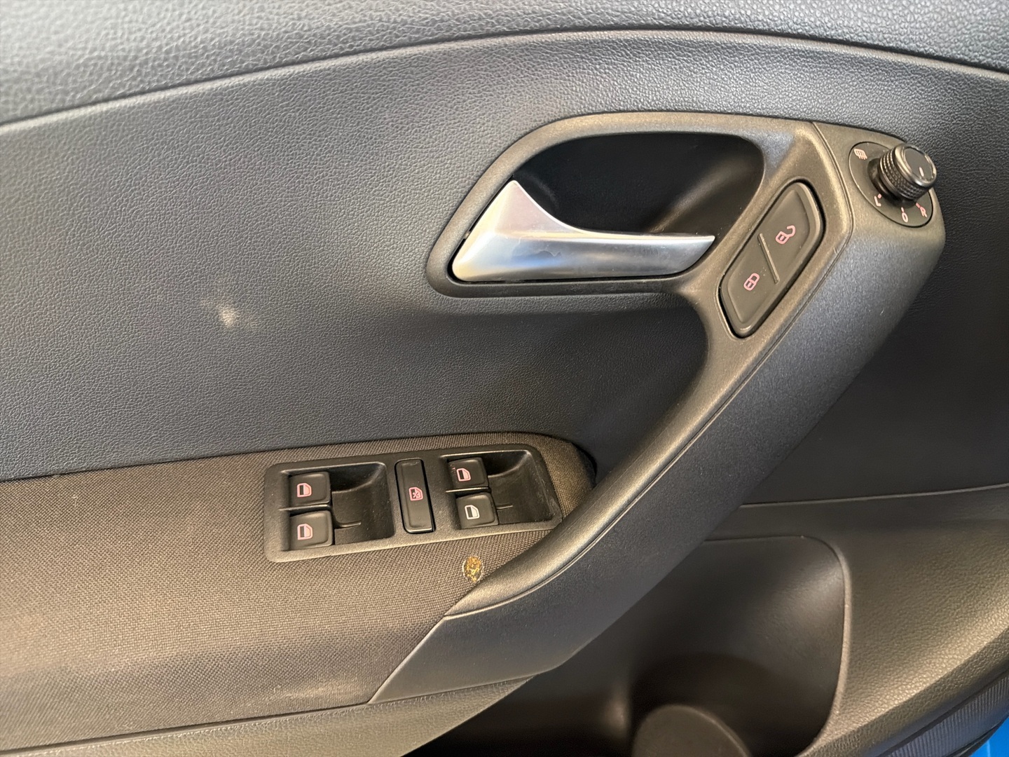 VOLKSWAGEN Polo 2016