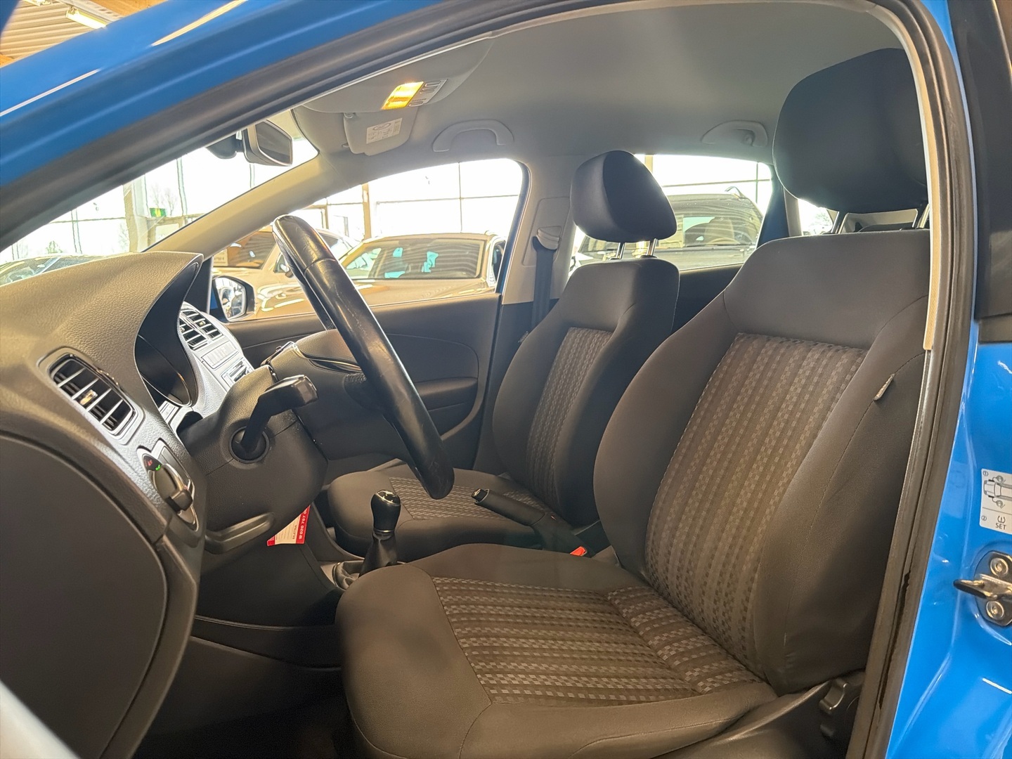 VOLKSWAGEN Polo 2016