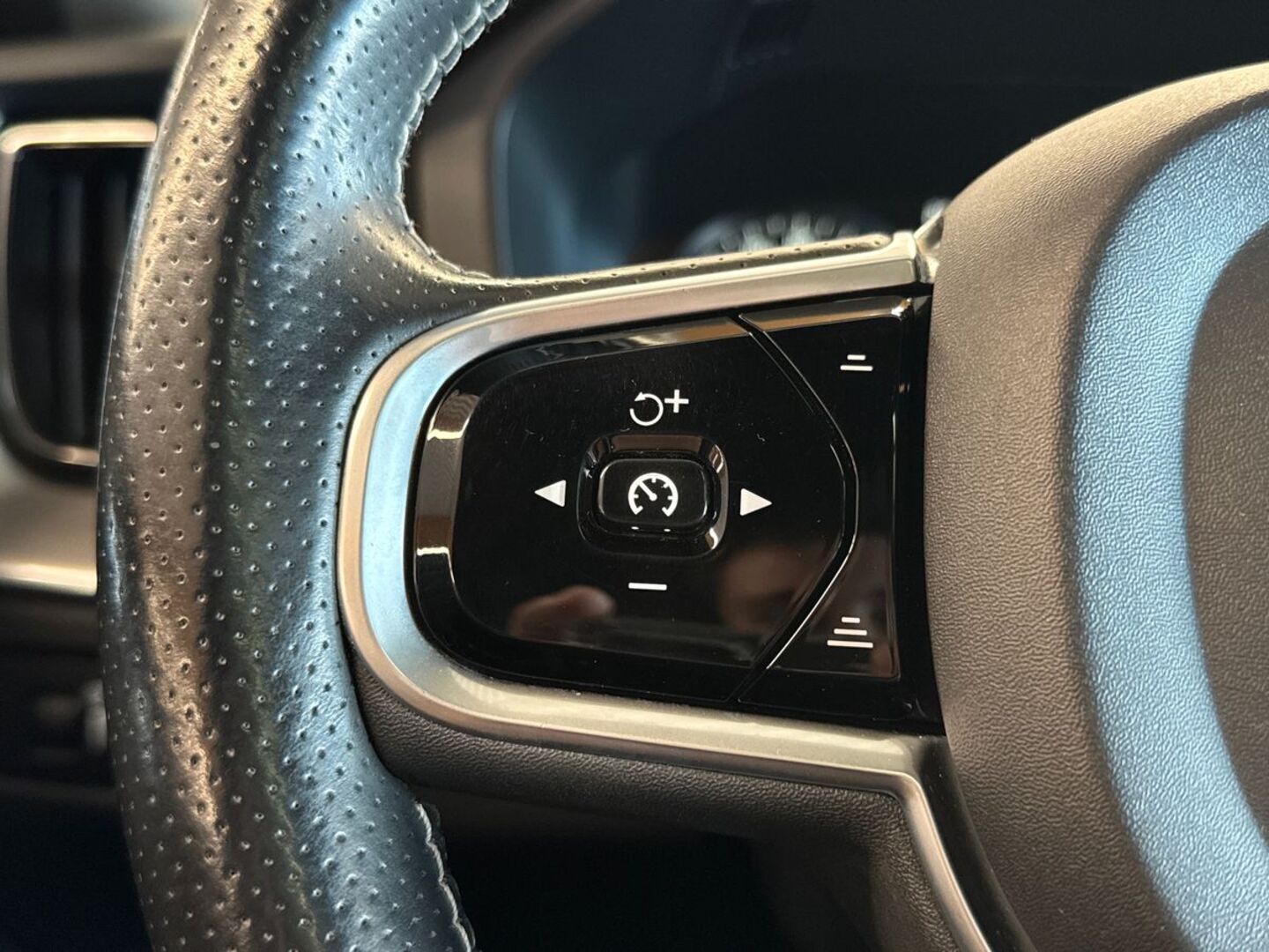 VOLVO XC60 2018
