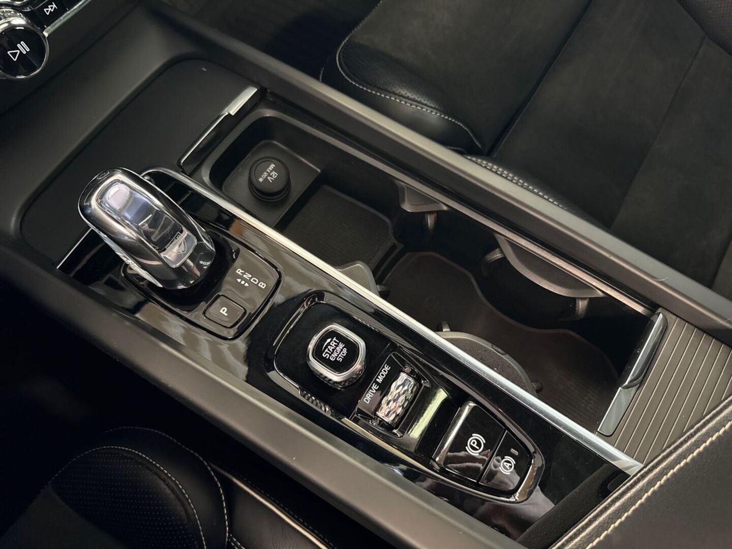 VOLVO XC60 2018