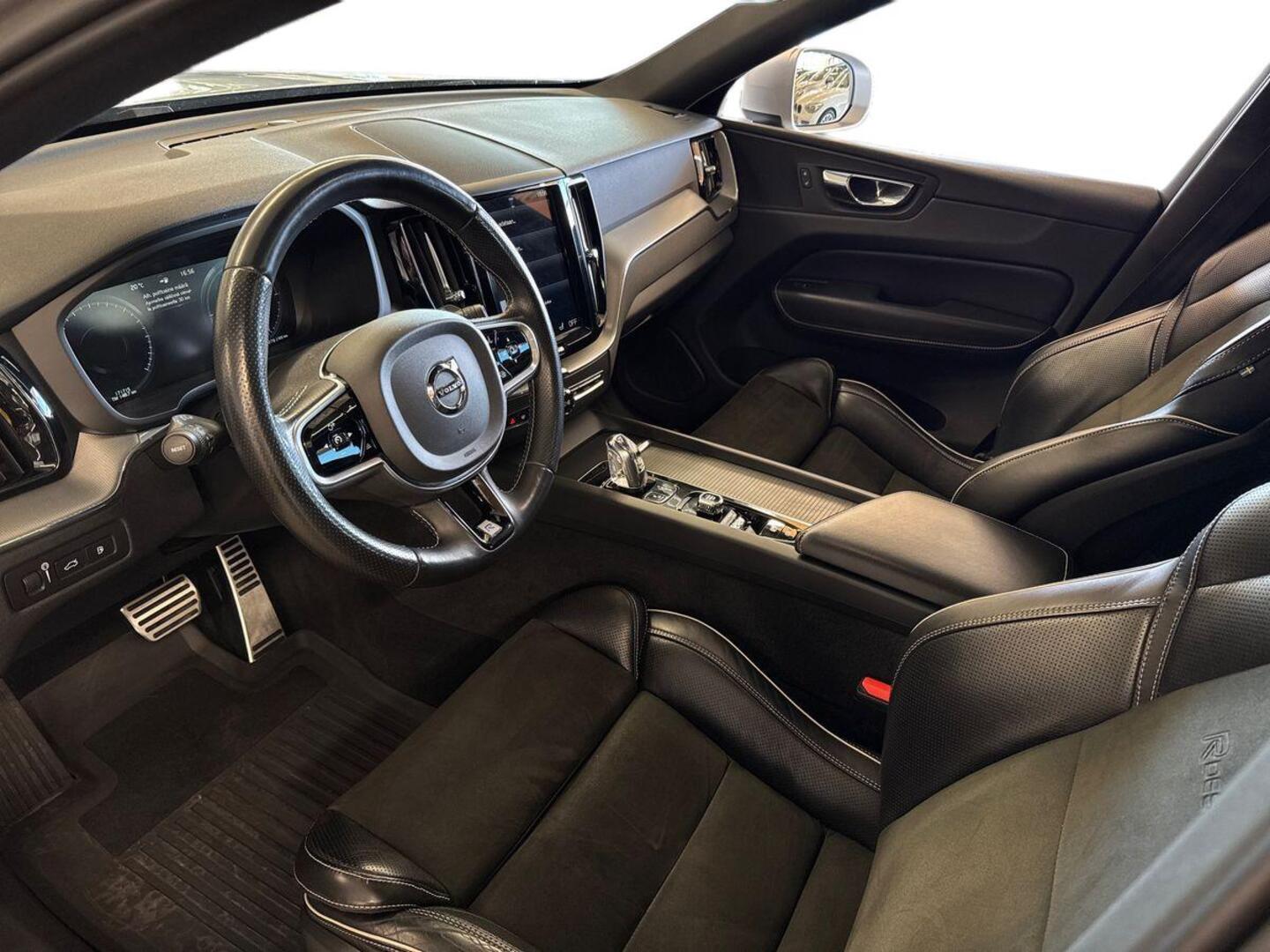VOLVO XC60 2018