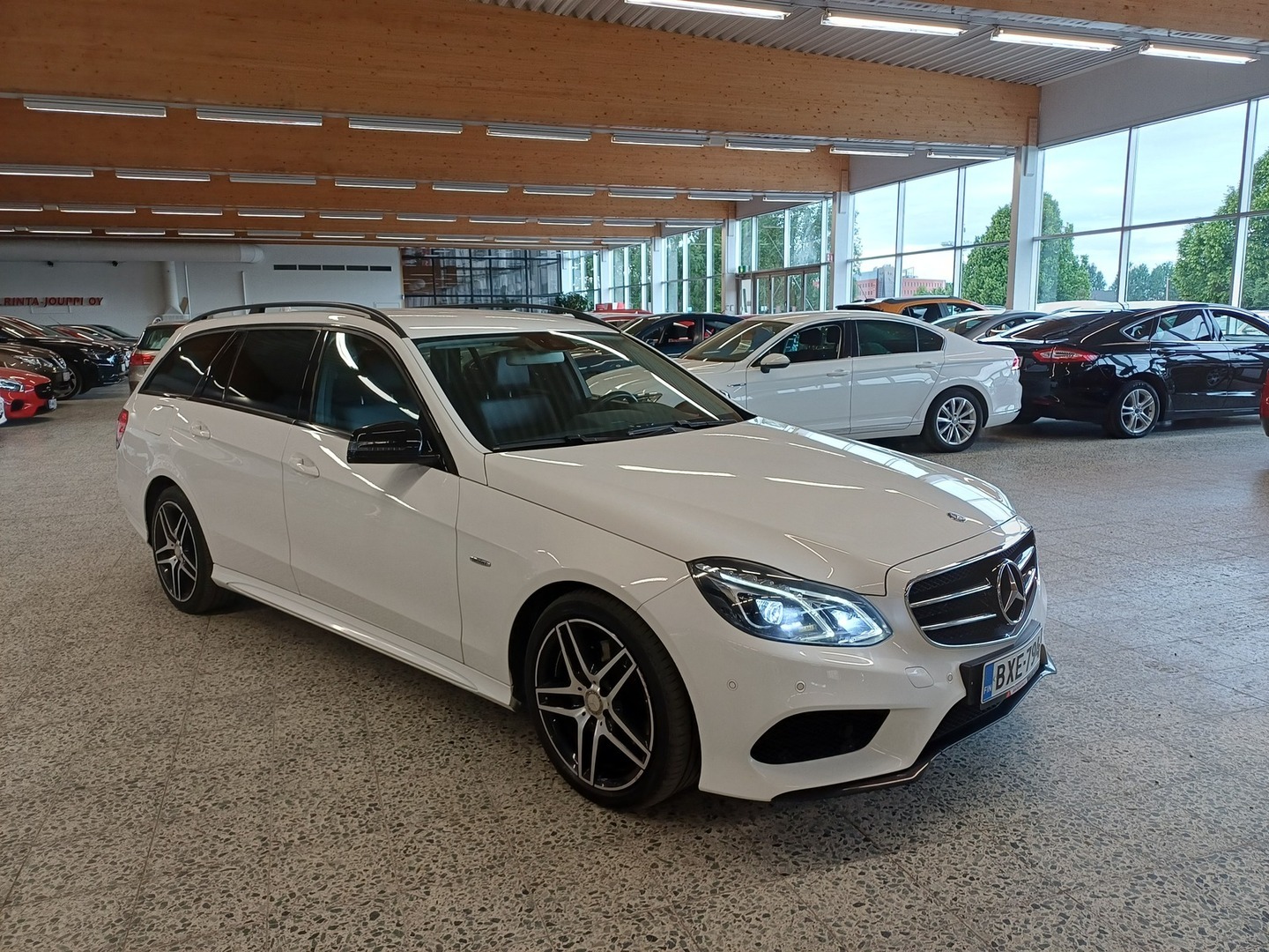 MERCEDES-BENZ E 2016