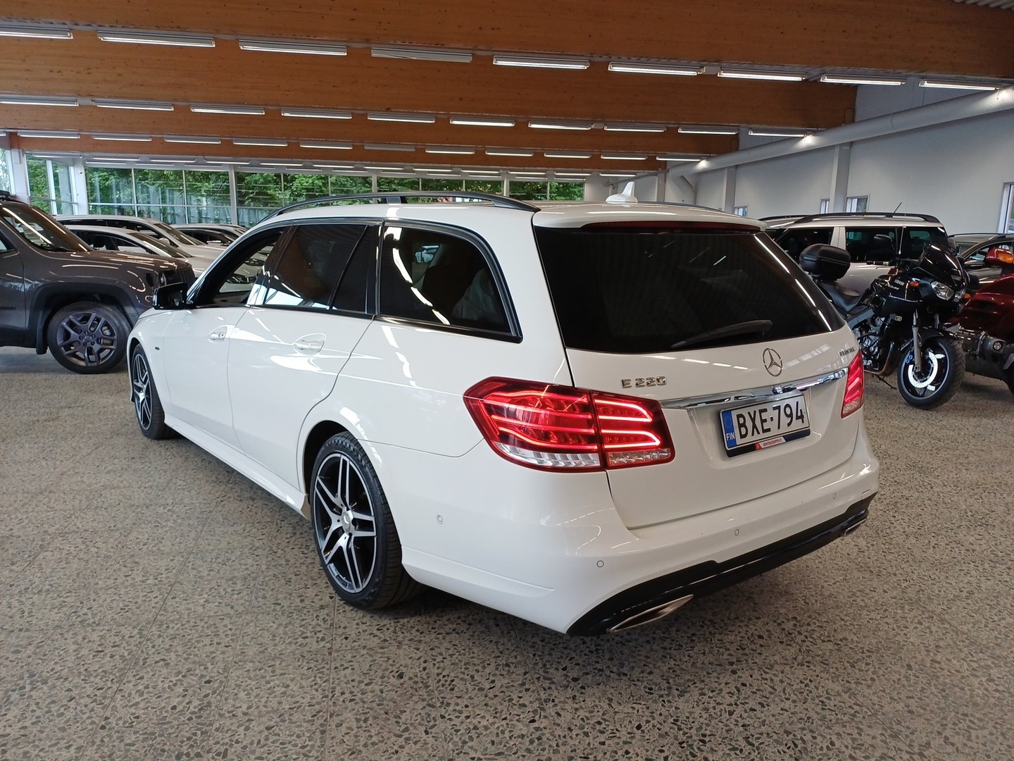 MERCEDES-BENZ E 2016