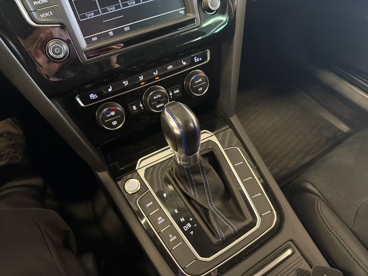 VOLKSWAGEN Passat 2016