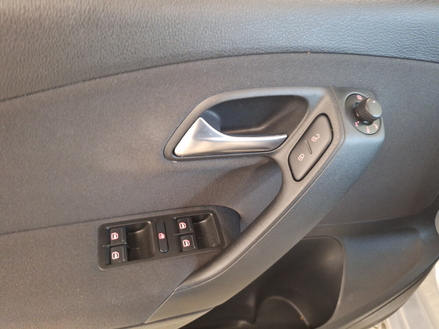 VOLKSWAGEN Polo 2011