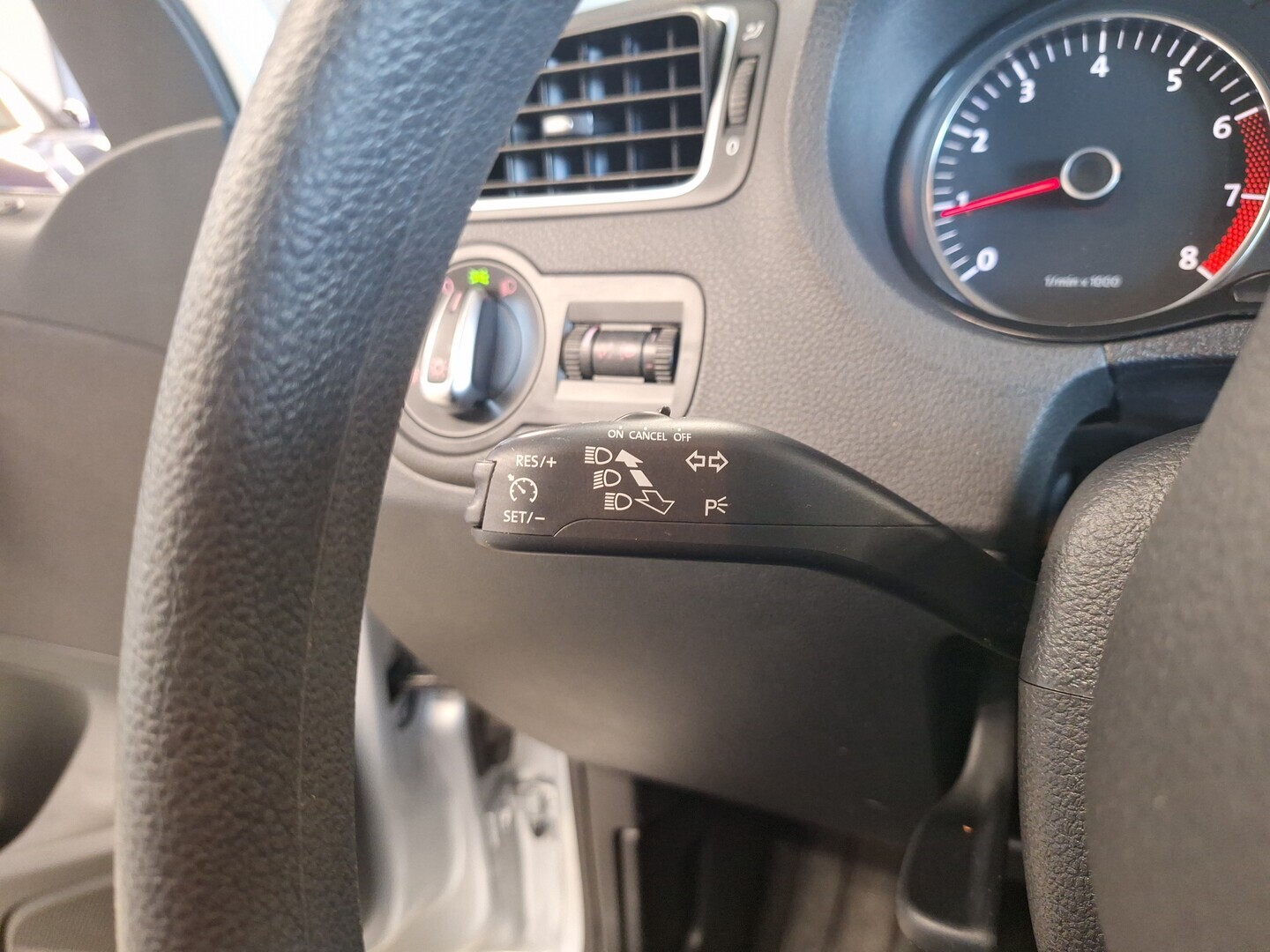 VOLKSWAGEN Polo 2011