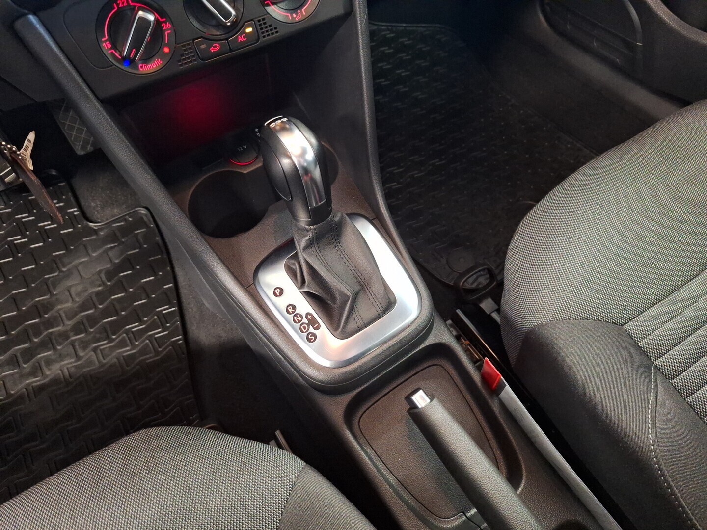 VOLKSWAGEN Polo 2011