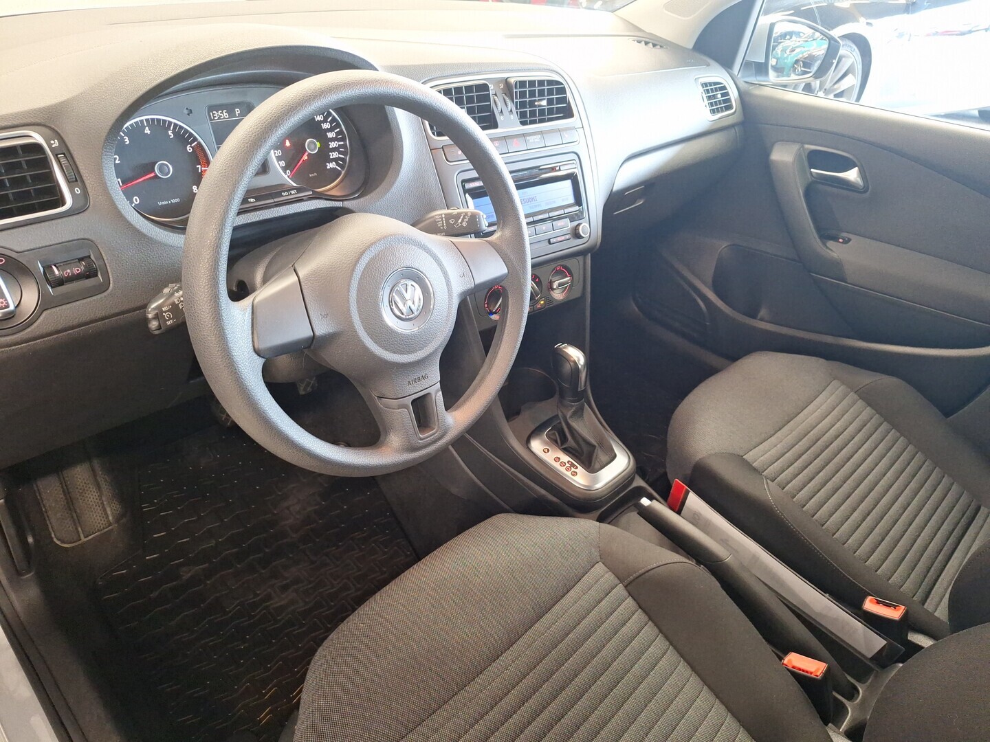 VOLKSWAGEN Polo 2011