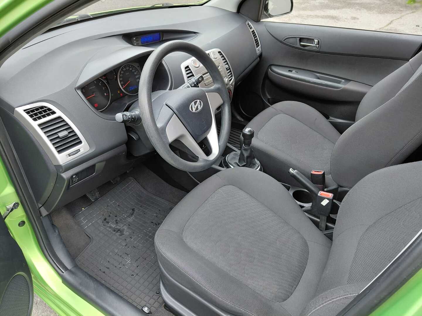 HYUNDAI i20 2012