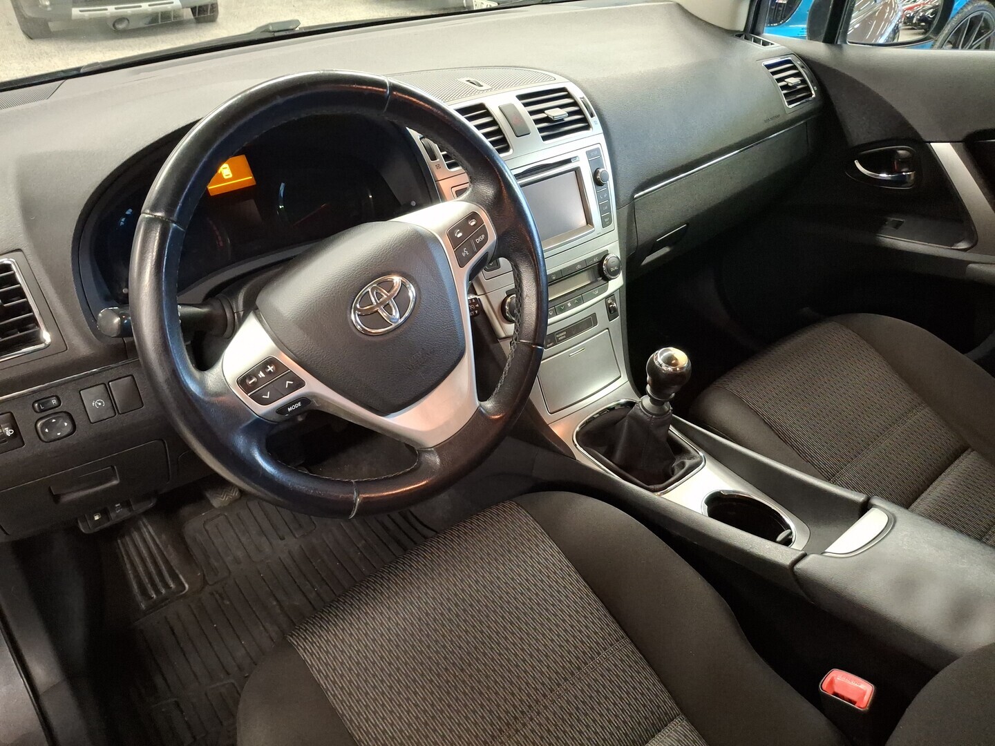 TOYOTA Avensis 2012