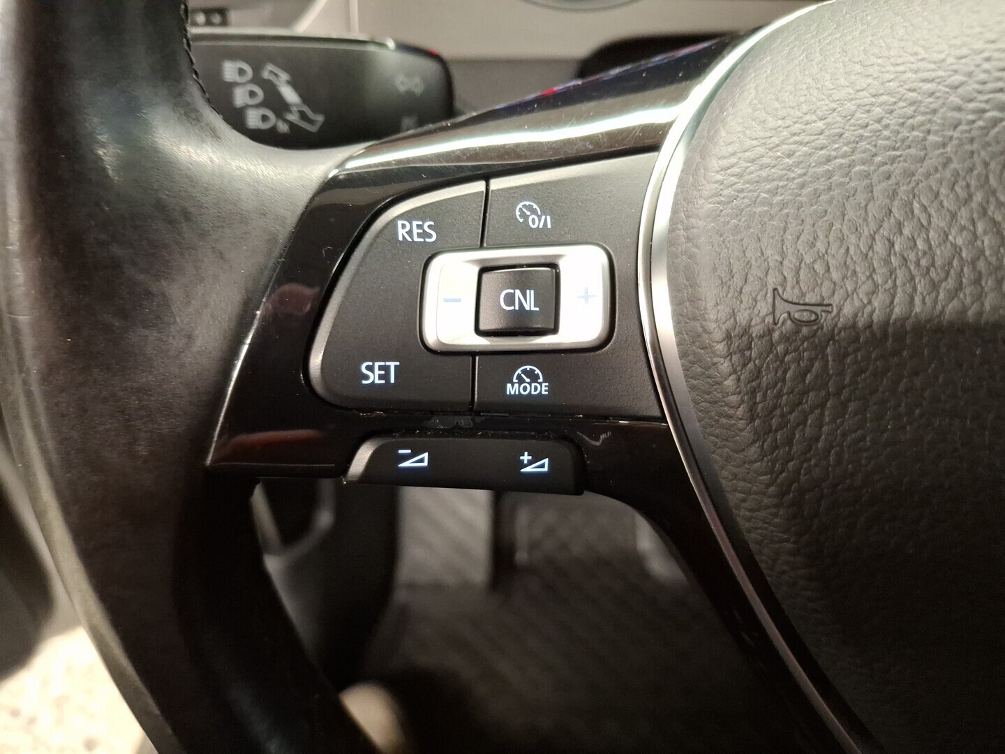 VOLKSWAGEN Golf Sportsvan 2015