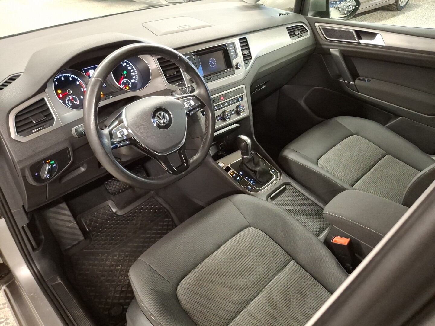 VOLKSWAGEN Golf Sportsvan 2015