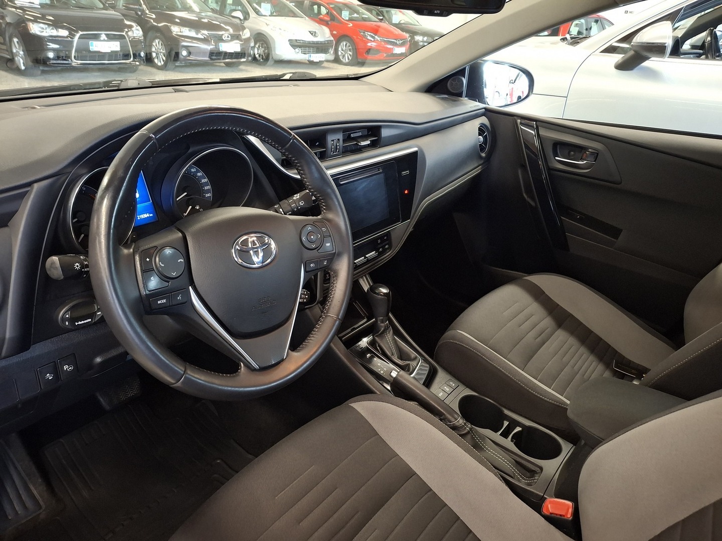 TOYOTA Auris 2016