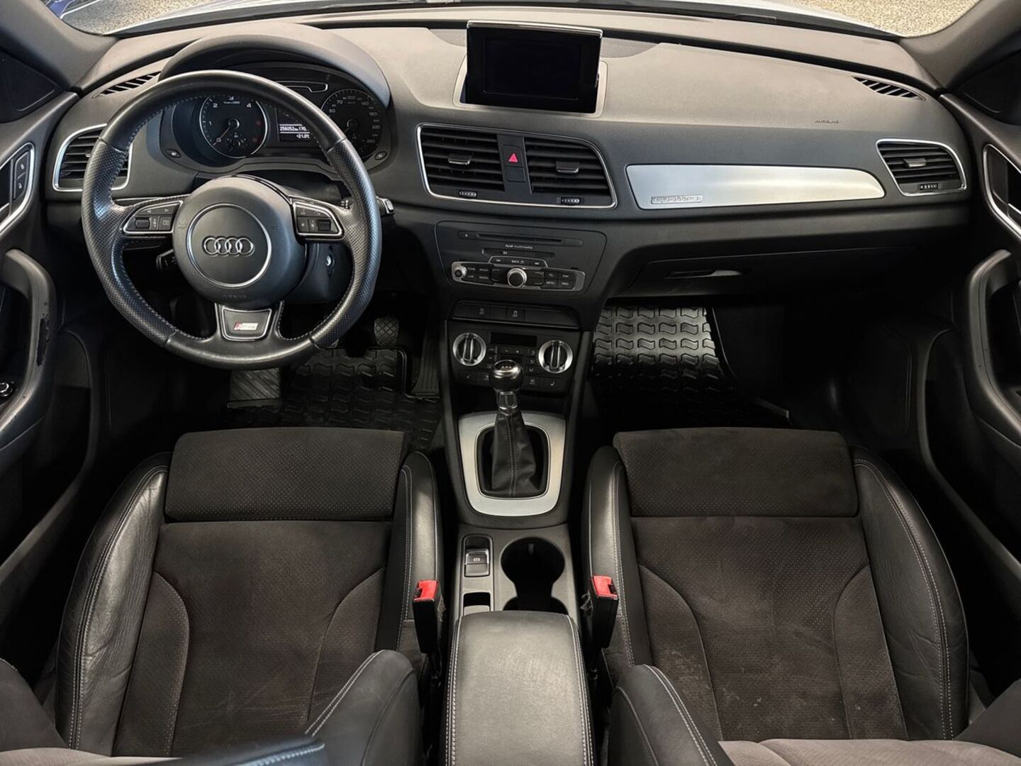 AUDI Q3 2012
