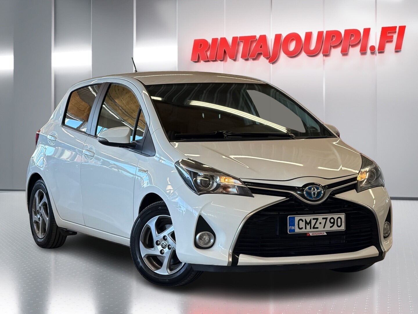 TOYOTA Yaris 2015
