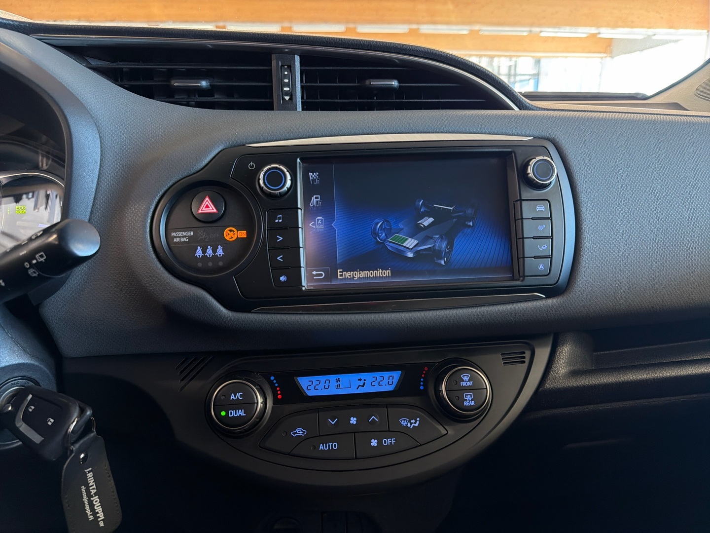TOYOTA Yaris 2015