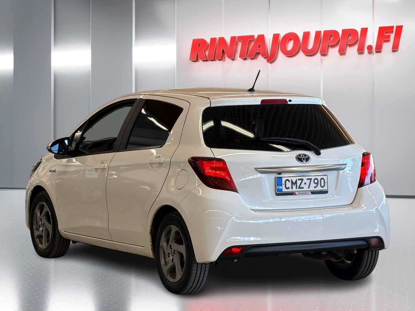 TOYOTA Yaris 2015