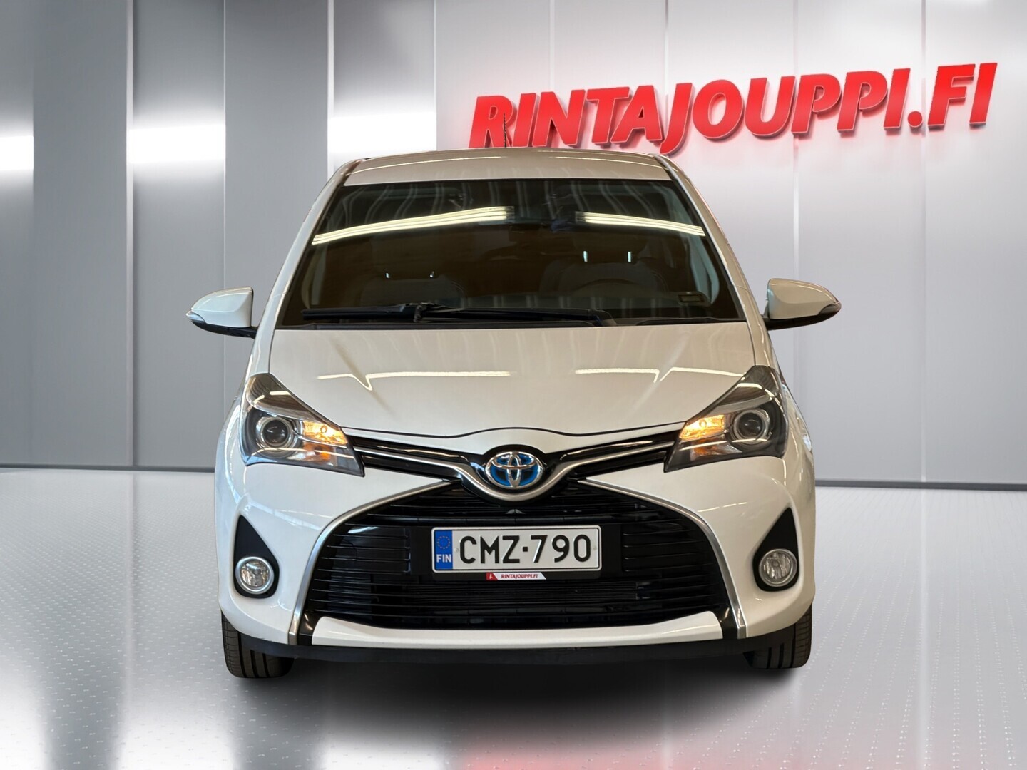 TOYOTA Yaris 2015