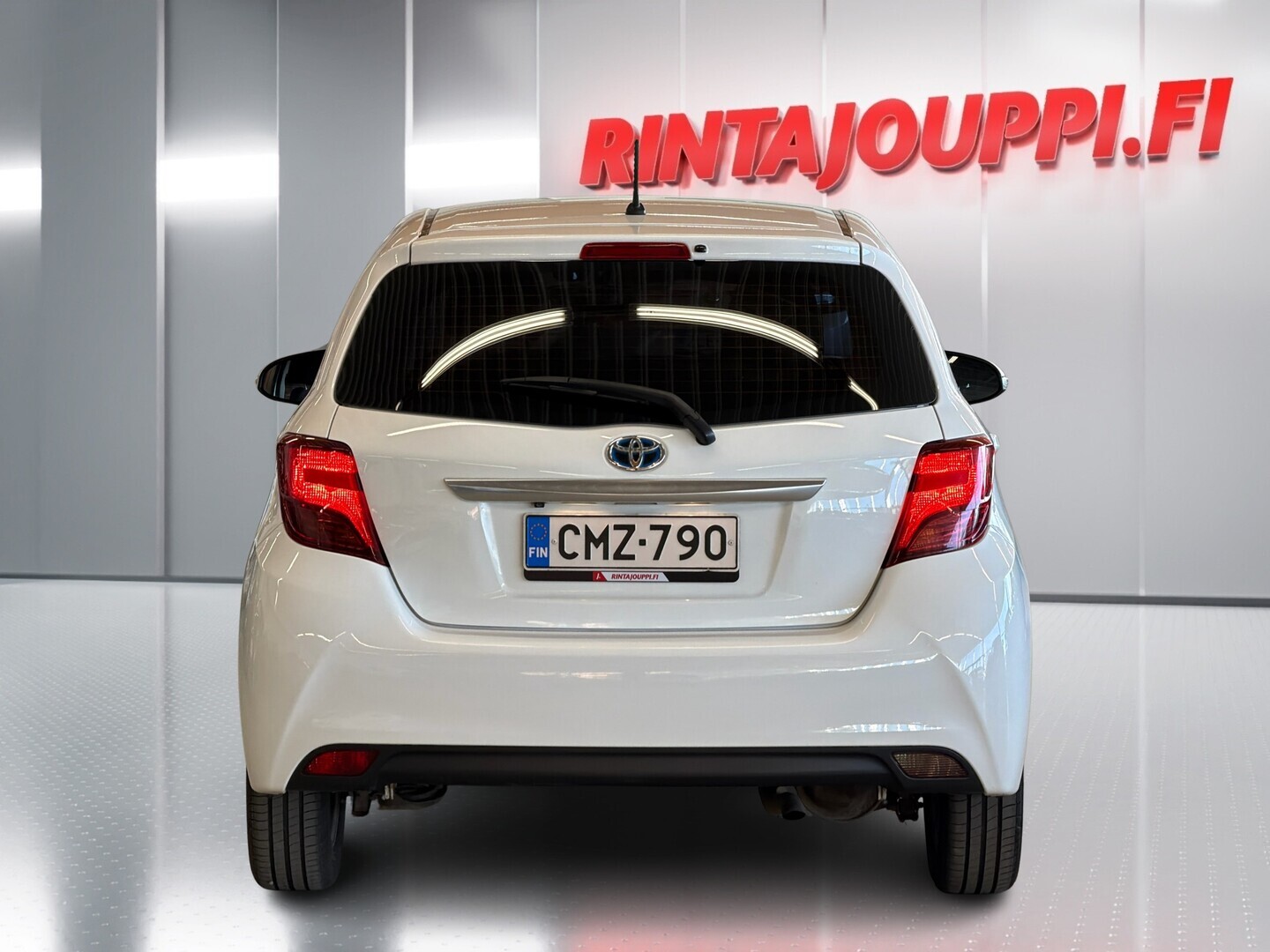 TOYOTA Yaris 2015