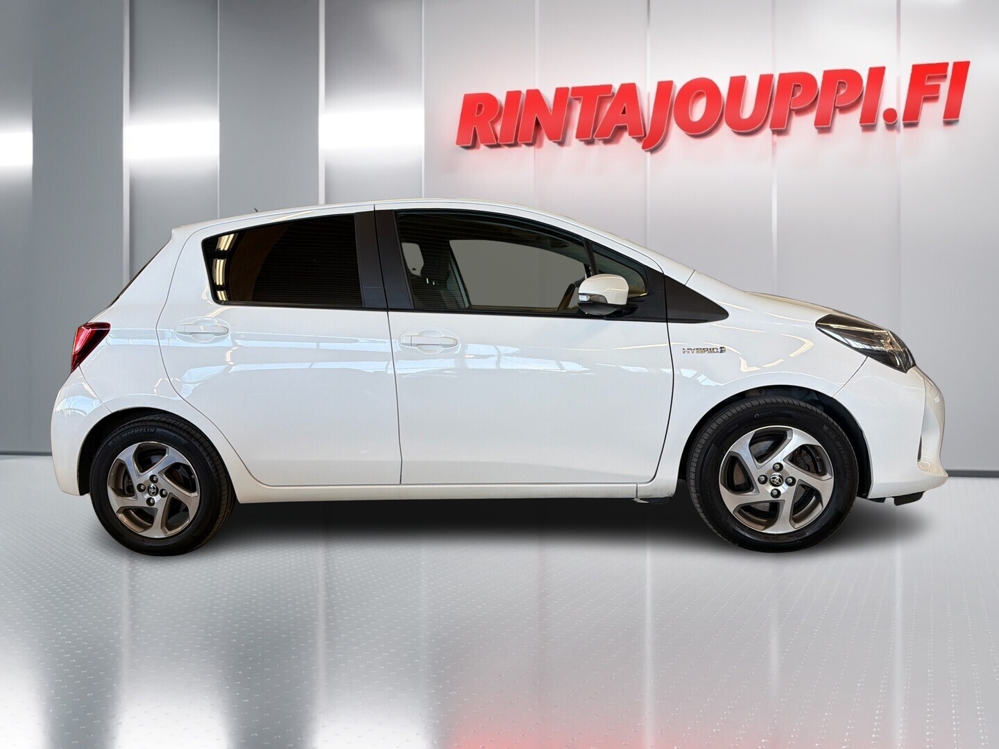 TOYOTA Yaris 2015
