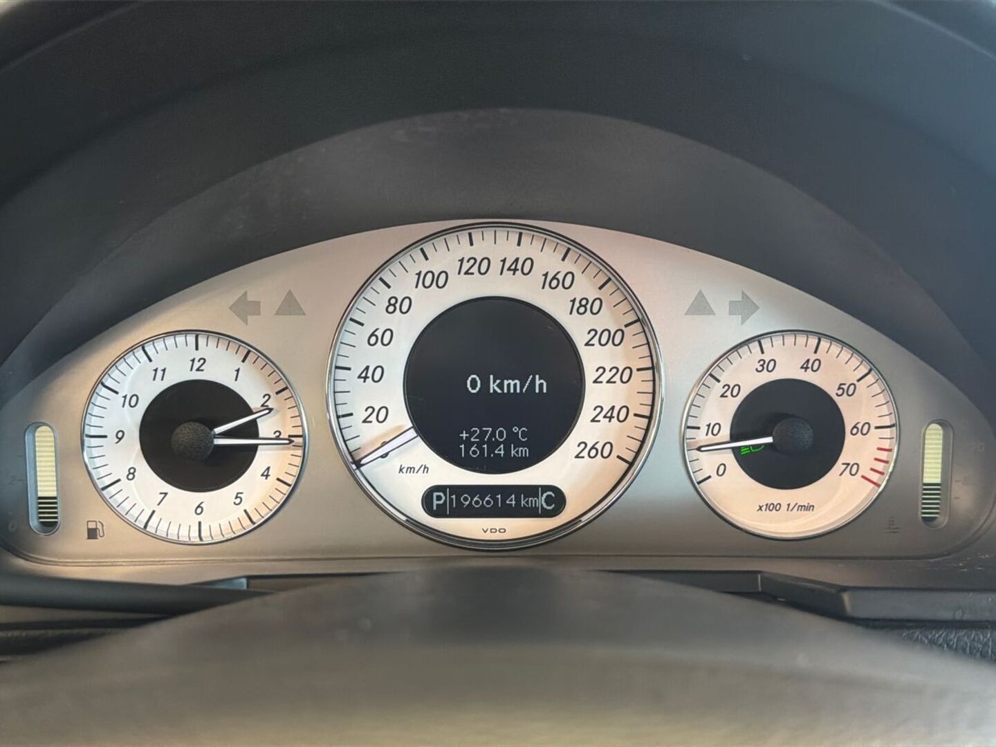 MERCEDES-BENZ E 2009